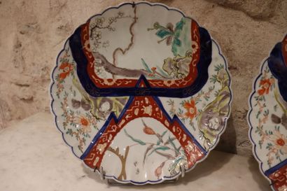 Pair of porcelain dishes with Imari decoration...