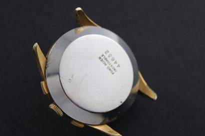 UNIC
Chronographe bracelet plaqué or. Boitier...