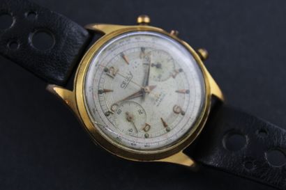 CELLY
Chronographe bracelet plaqué or. Boitier...