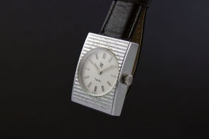 LIP ELECTRONIC
Montre bracelet de dame chromée....