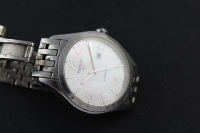 TISSOT
Montre bracelet en acier. Boitier...