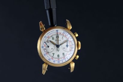 HELVETIA
Chronographe en or jaune 18k. Boitier...