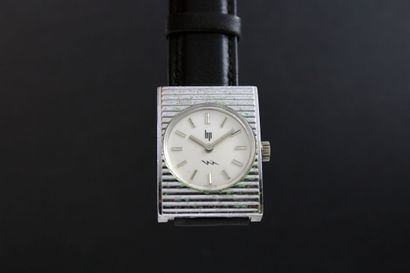 LIP ELECTRONIC
Montre bracelet de dame chromée....