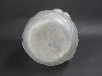 LALIQUE
René LALIQUE. Crystal vase. Signed...
