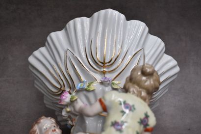 MEISSEN (in the taste of). Centerpiece in...