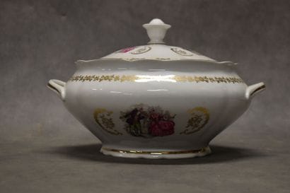 CHAUVIGNY. Porcelain service. To detail two...