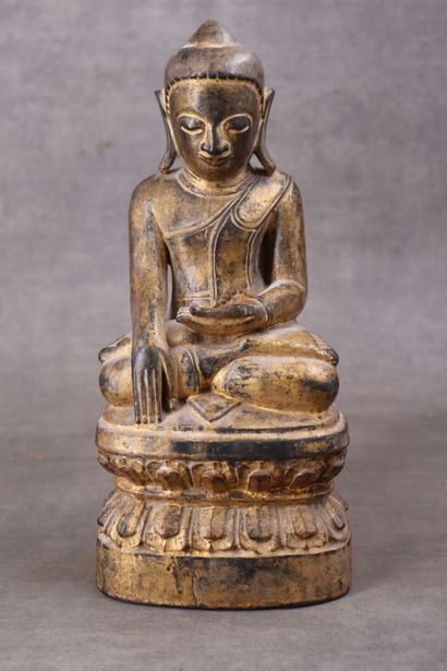 INDE. Divinité en bois sculpté et doré. Hauteur...