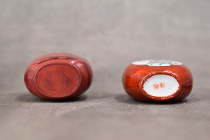 CHINE. Réunion de six tabatières en verre,...