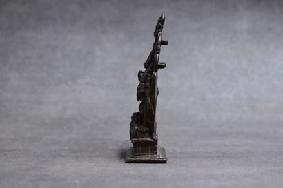 INDE. Sujet en bronze à patine brune, formant...