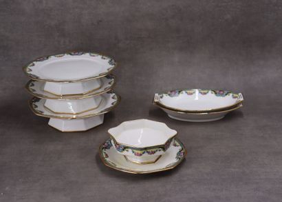 F.Legrand & Cie, Limoges. Service in porcelain...