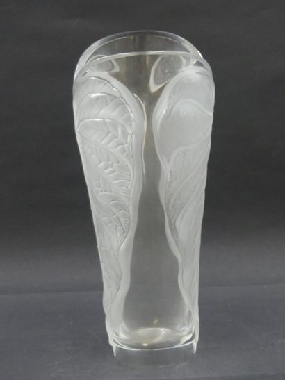 LALIQUE FRANCE. A large crystal vase decorated...