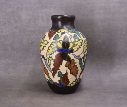 Ceramic vase with polychrome decoration of...