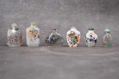 CHINE. Réunion de six tabatières en verre...