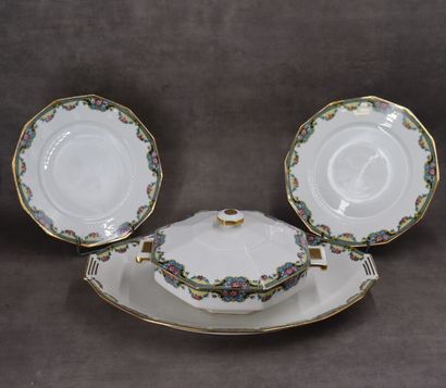 F.Legrand & Cie, Limoges. Service in porcelain...
