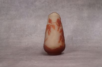 GALLE. Vase in glass paste decorated with...