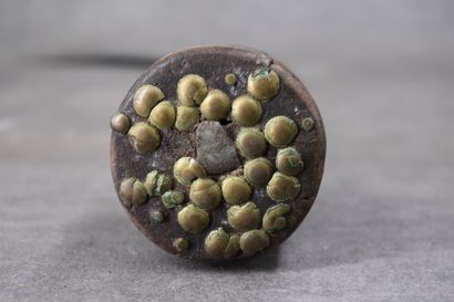 AFRIQUE. Couteau en métal, manche en bois...