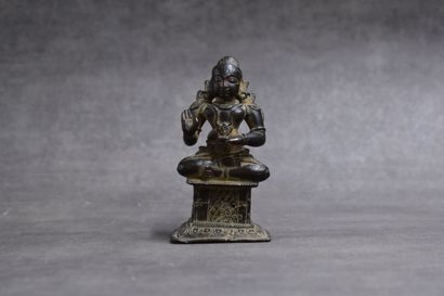 INDE. Sujet en bronze à patine brune, formant...