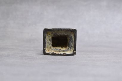 INDE. Sujet en bronze à patine brune, formant...