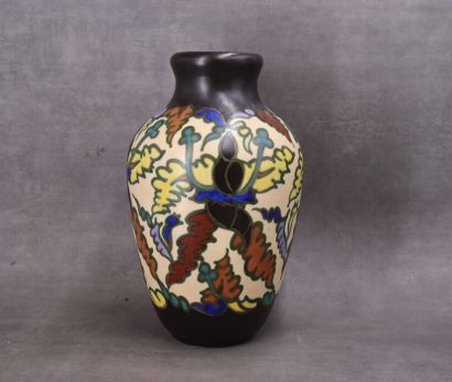 Ceramic vase with polychrome decoration of...