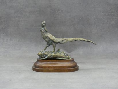 TRODOUX (dans le goût de), Volatile en bronze...