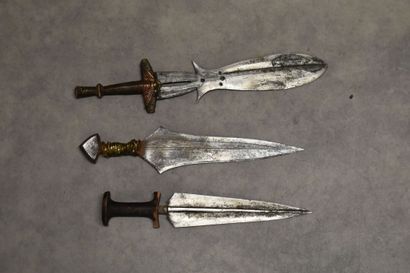 AFRIQUE. Réunion de trois armes comprenant...