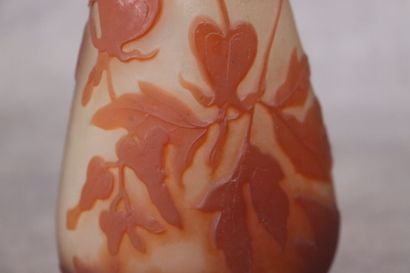 GALLE. Vase in glass paste decorated with...