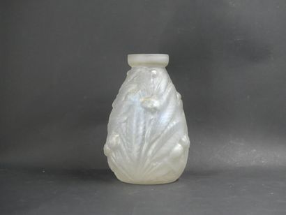 LALIQUE
René LALIQUE. Crystal vase. Signed...