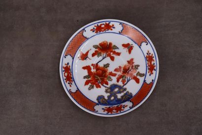 CHINE. Réunion de cinq assiettes en porcelaine...