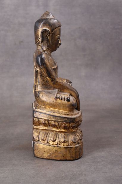INDE. Divinité en bois sculpté et doré. Hauteur...