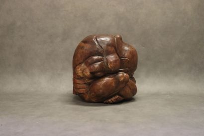 ASIE. Homme en bois exotique sculpté se tenant...