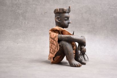 AFRIQUE. Homme à la cape et au fouet, bois...