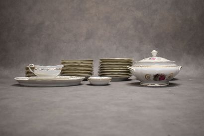 CHAUVIGNY. Porcelain service. To detail two...