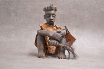 AFRIQUE. Homme à la cape et au fouet, bois...