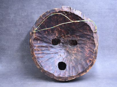 AFFRIQUE. Masque e bois sculpté. Diamètre...