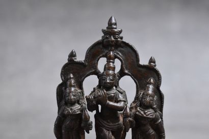 INDE. Sujet en bronze à patine brune, formant...