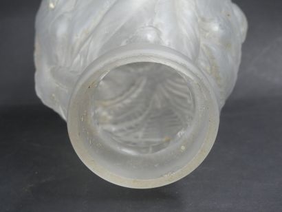 LALIQUE
René LALIQUE. Crystal vase. Signed...