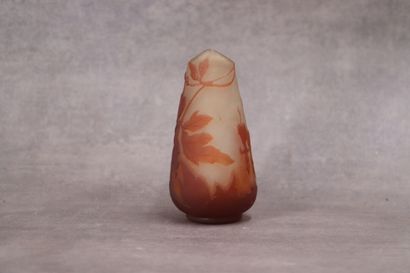 GALLE. Vase in glass paste decorated with...
