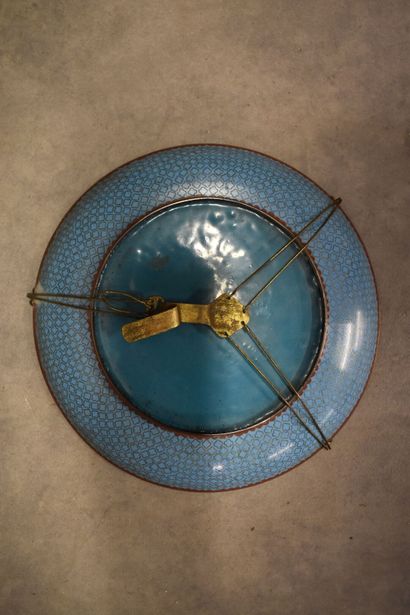 CHINE. Réunion de deux assiettes et un vase...