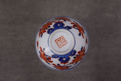 CHINE. Ensemble de quatre bols à riz en porcelaine...