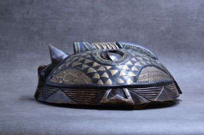 AFFRIQUE. Masque e bois sculpté. Diamètre...