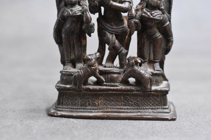 INDE. Sujet en bronze à patine brune, formant...