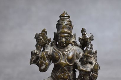 INDE. Divinité, bronze à patine brune. Hauteur...
