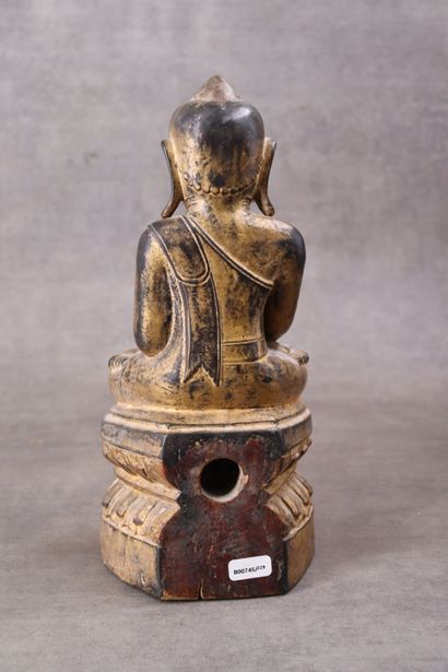 INDE. Divinité en bois sculpté et doré. Hauteur...