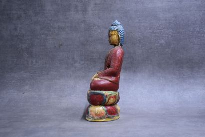INDE. Bouddha en bois laqué polychrome. Hauteur...