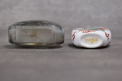 CHINE. Réunion de six tabatières en verre...