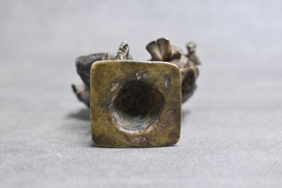 INDE. Divinité, bronze à patine brune. Hauteur...