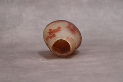 GALLE. Vase in glass paste decorated with...
