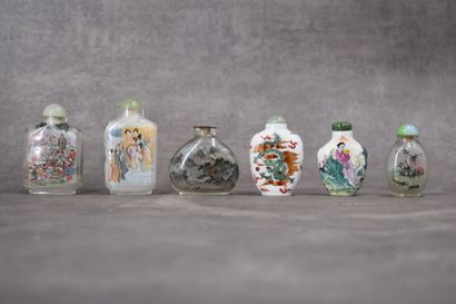CHINE. Réunion de six tabatières en verre...