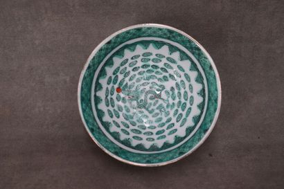 CHINE. Ensemble de cinq bols à riz en porcelaine...