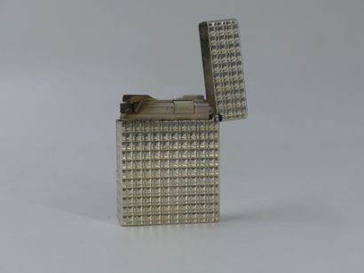 DUPONT. Lighter in silver plated metal, signed...